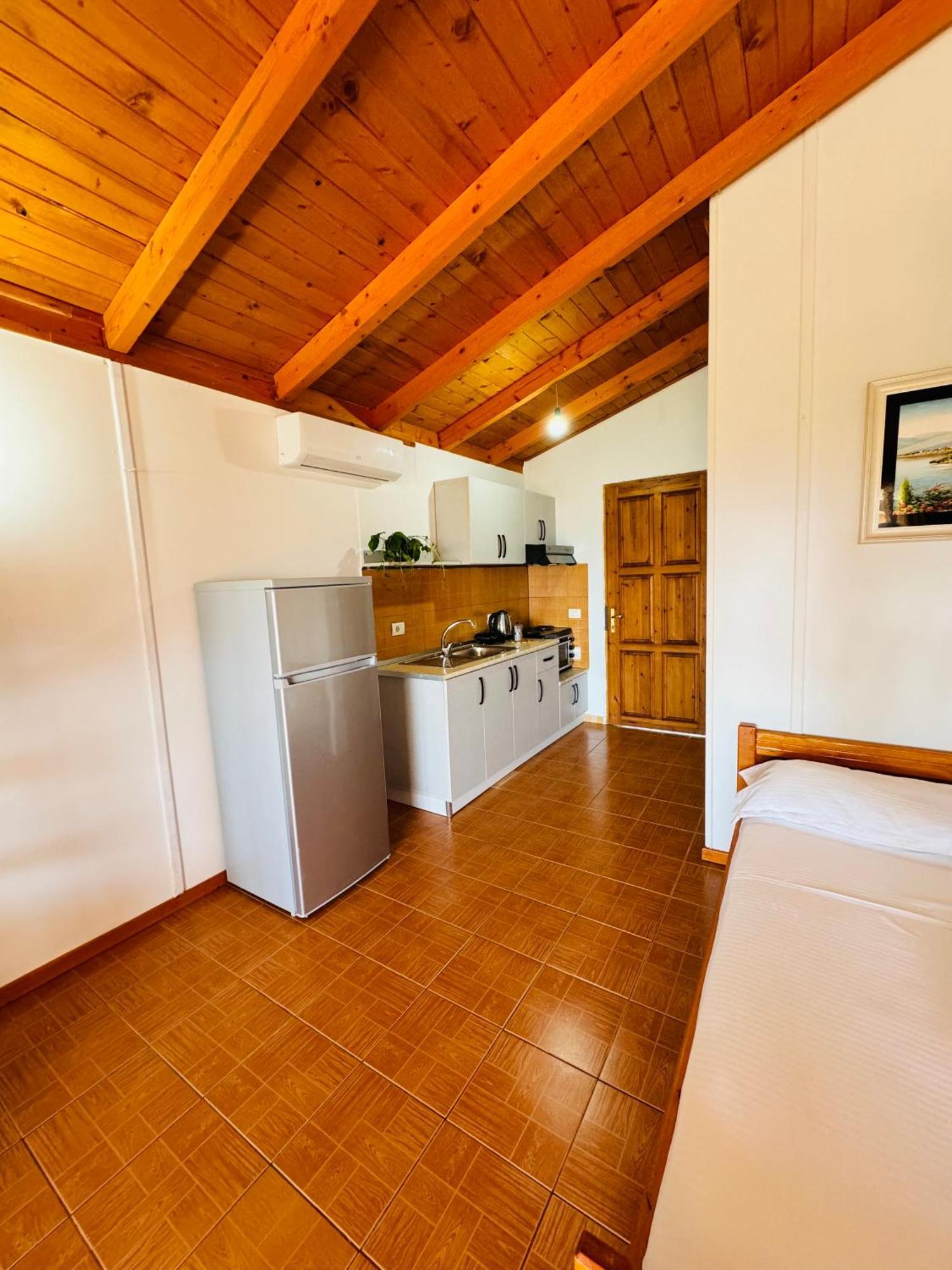 Guesthouse Rondo Химара Экстерьер фото